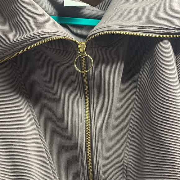 Varley zip up sweatshirt 1 X no issues - Picture 7 of 11
